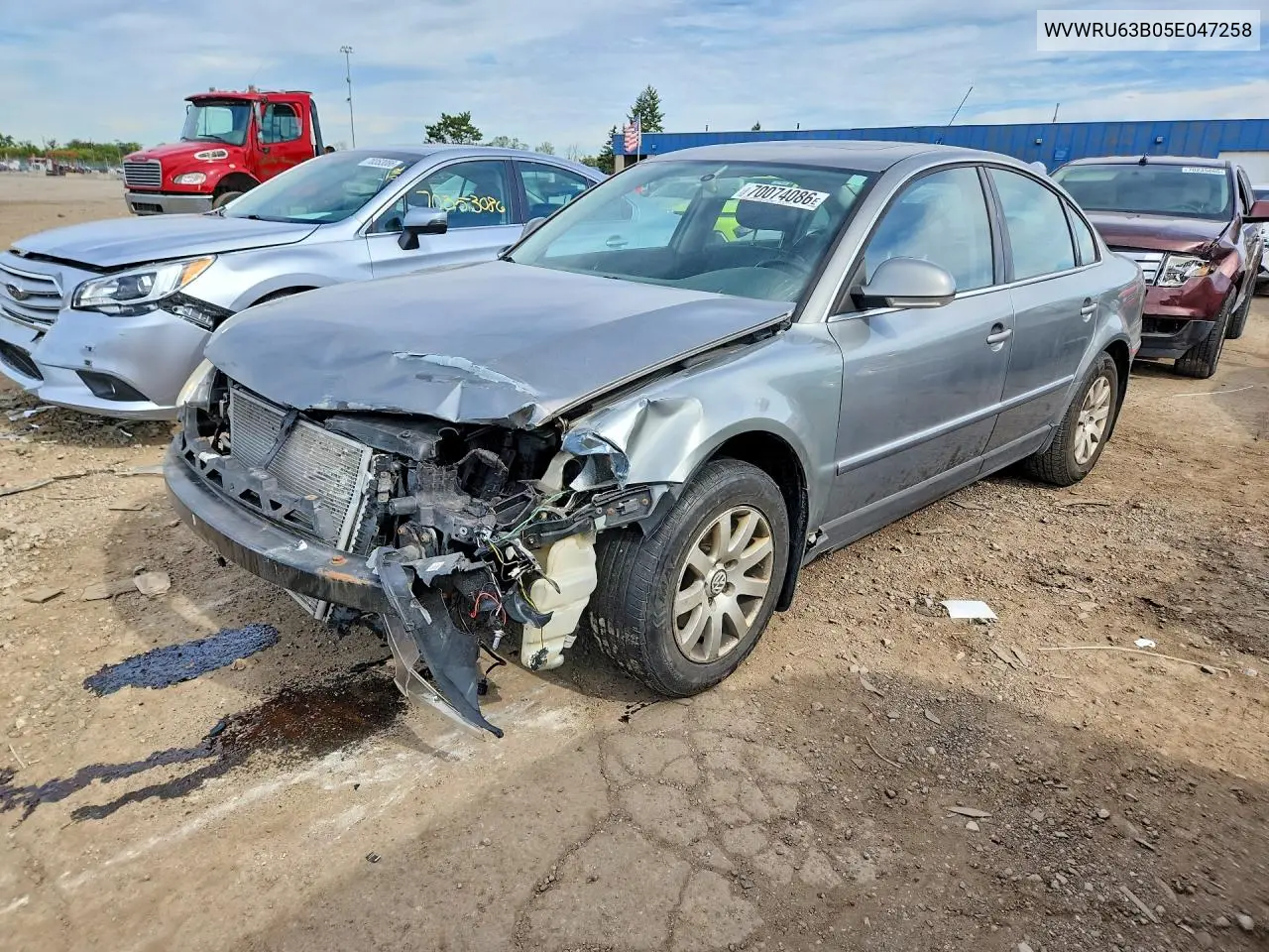 VOLKSWAGEN PASSAT 2005, VIN WVWRU63B05E047258