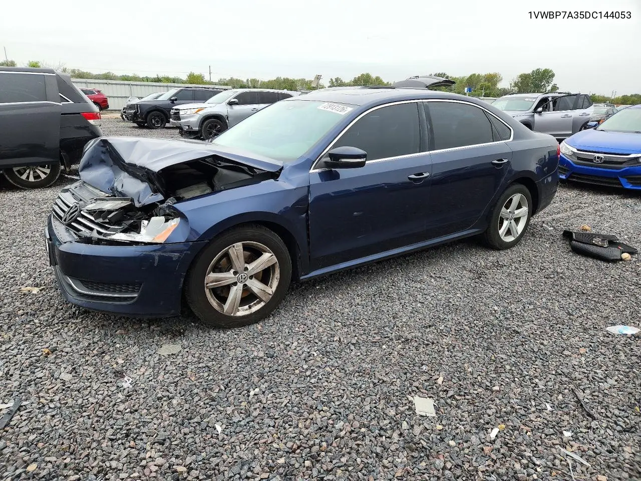 VOLKSWAGEN PASSAT 2013, VIN 1VWBP7A35DC144053