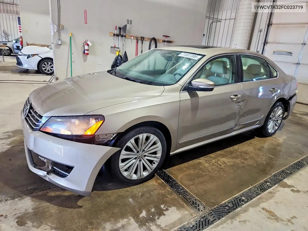 VOLKSWAGEN PASSAT 2015, VIN 1VWCV7A32FC023719