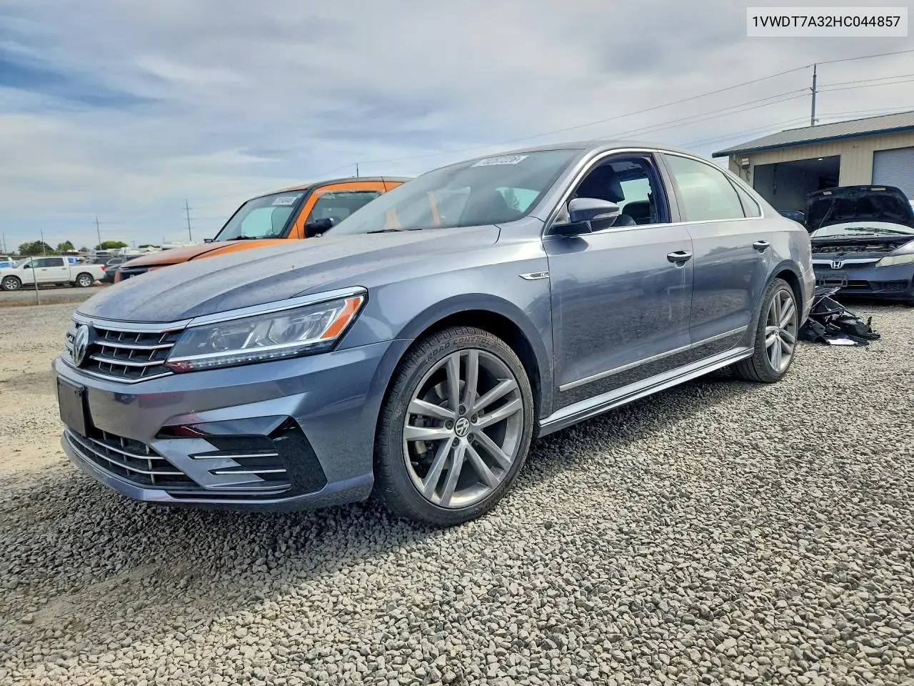 VOLKSWAGEN PASSAT 2017, VIN 1VWDT7A32HC044857