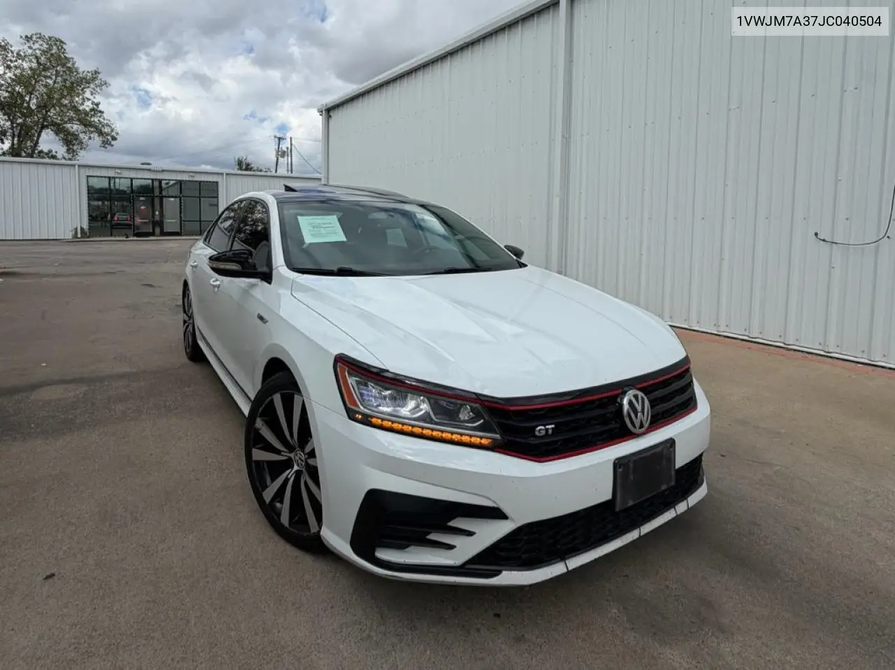 VOLKSWAGEN PASSAT 2018, VIN 1VWJM7A37JC040504