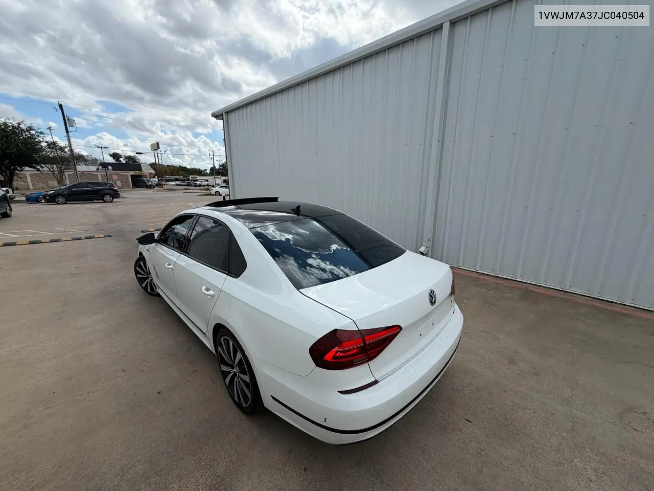 2018 VOLKSWAGEN PASSAT VIN 1VWJM7A37JC040504 — фото 3