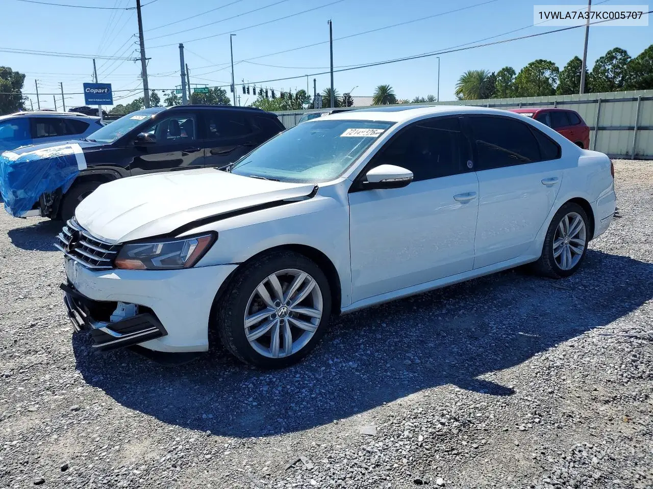 VOLKSWAGEN PASSAT 2019, VIN 1VWLA7A37KC005707