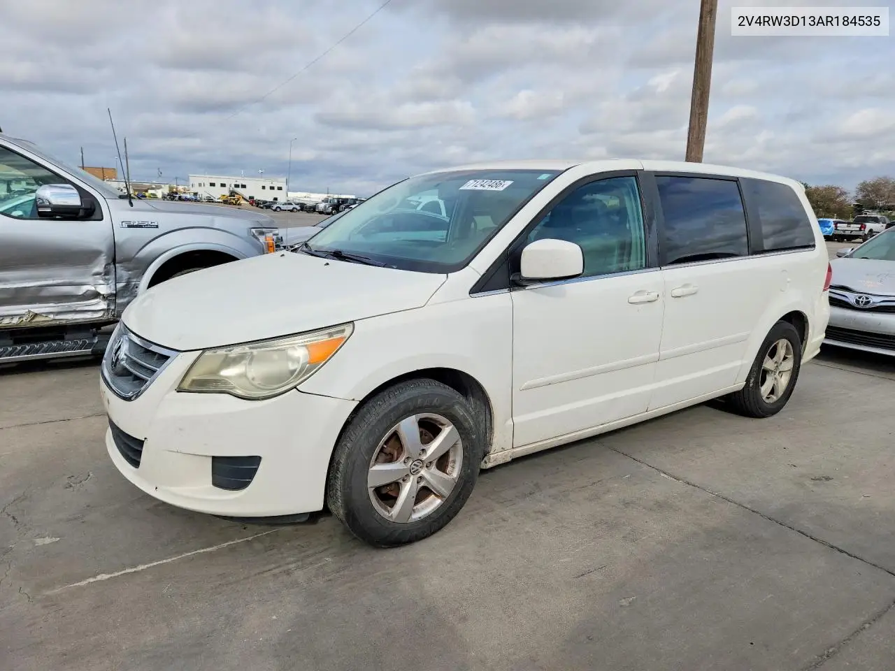 VOLKSWAGEN ROUTAN 2010, VIN 2V4RW3D13AR184535