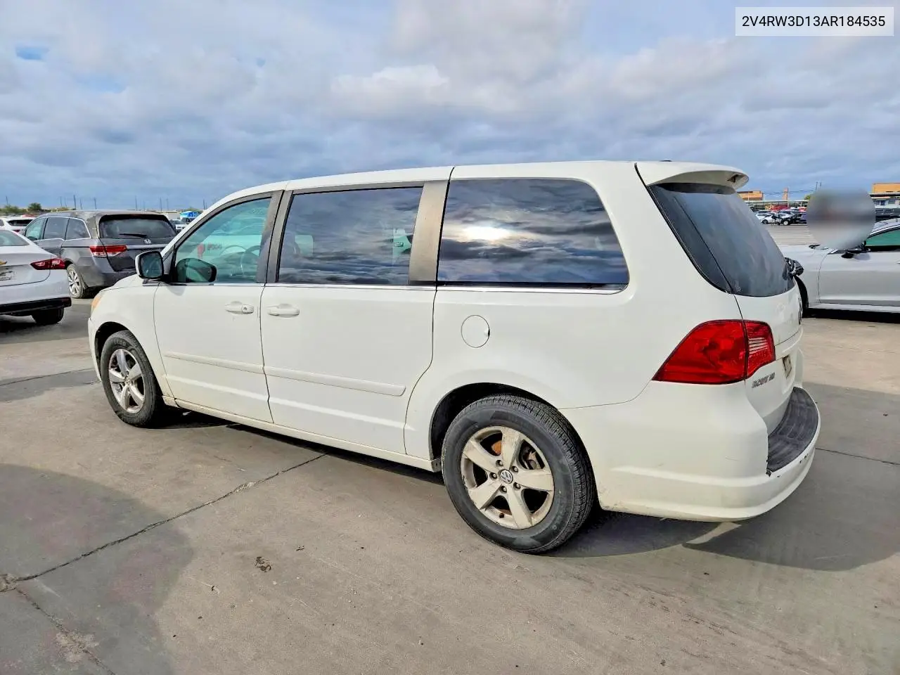 2010 VOLKSWAGEN ROUTAN VIN 2V4RW3D13AR184535 — фото 2