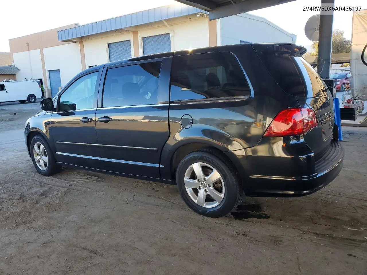 2010 VOLKSWAGEN ROUTAN VIN 2V4RW5DX5AR435197 — фото 2
