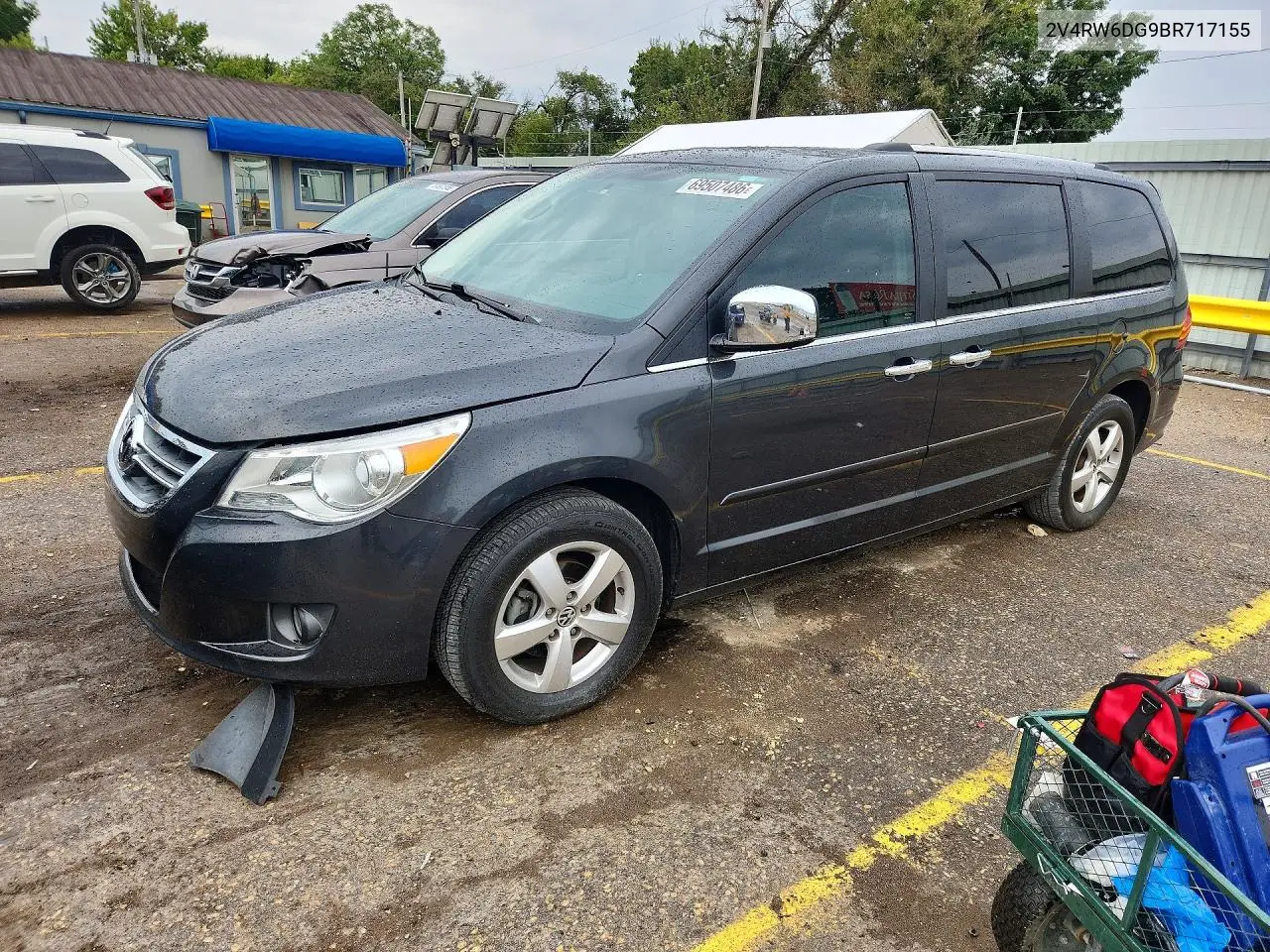 VOLKSWAGEN ROUTAN 2011, VIN 2V4RW6DG9BR717155
