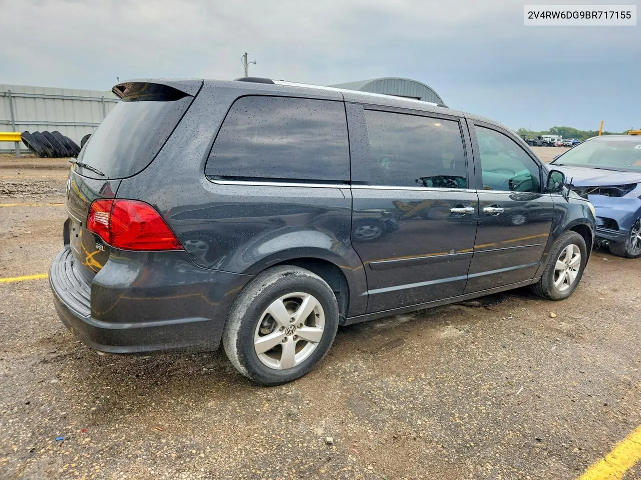2011 VOLKSWAGEN ROUTAN VIN 2V4RW6DG9BR717155 — фото 3
