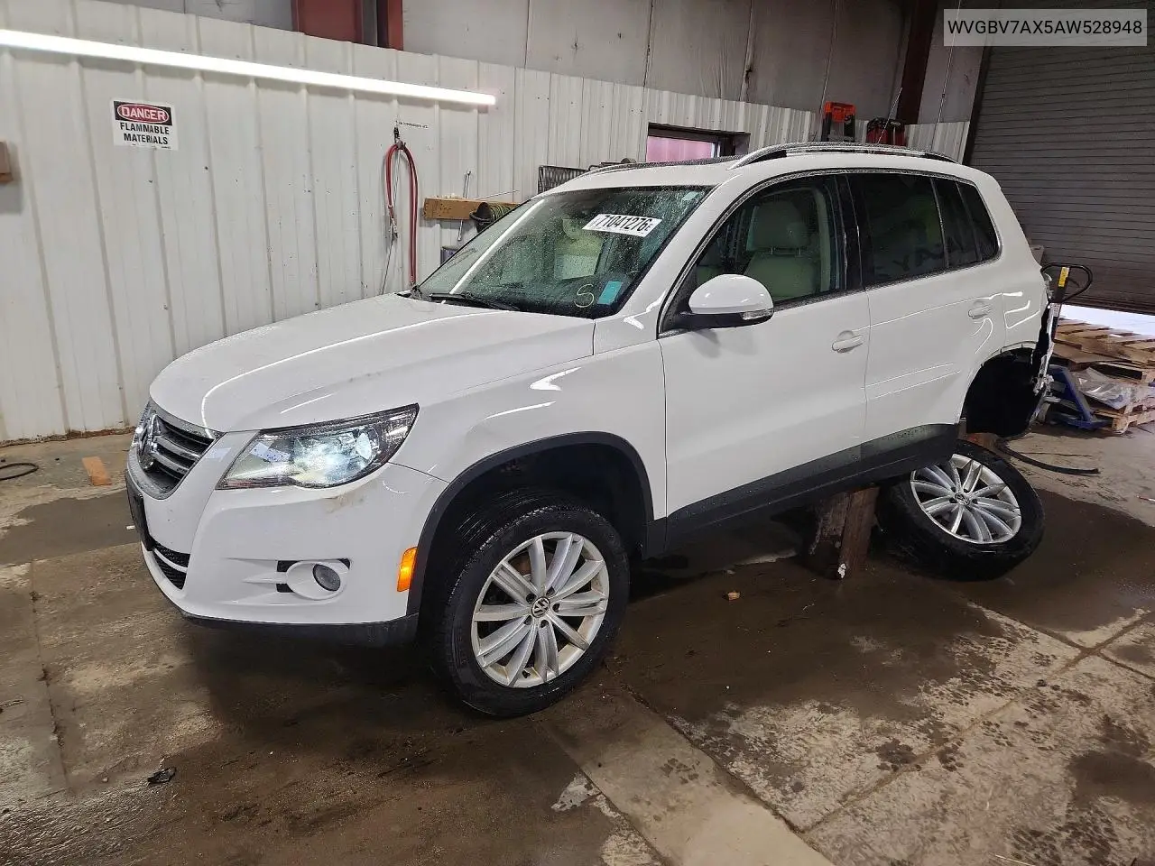 VOLKSWAGEN TIGUAN 2010, VIN WVGBV7AX5AW528948