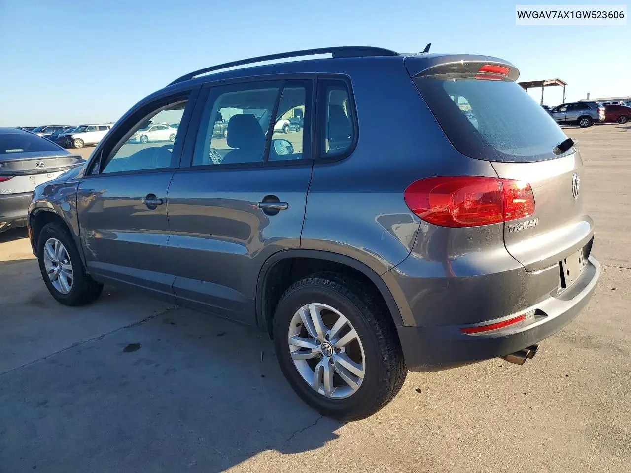 2016 VOLKSWAGEN TIGUAN VIN WVGAV7AX1GW523606 — фото 2