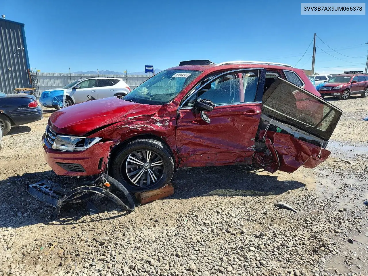VOLKSWAGEN TIGUAN 2018, VIN 3VV3B7AX9JM066378