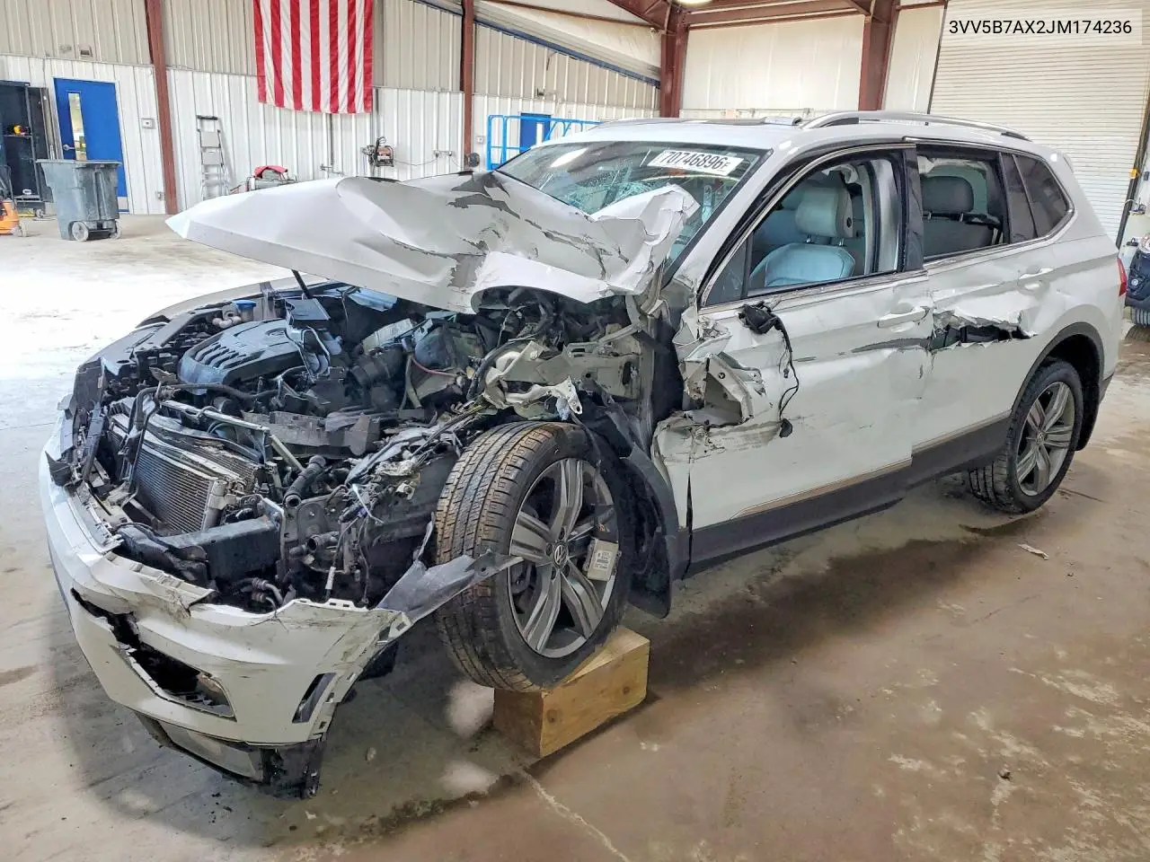 VOLKSWAGEN TIGUAN 2018, VIN 3VV5B7AX2JM174236