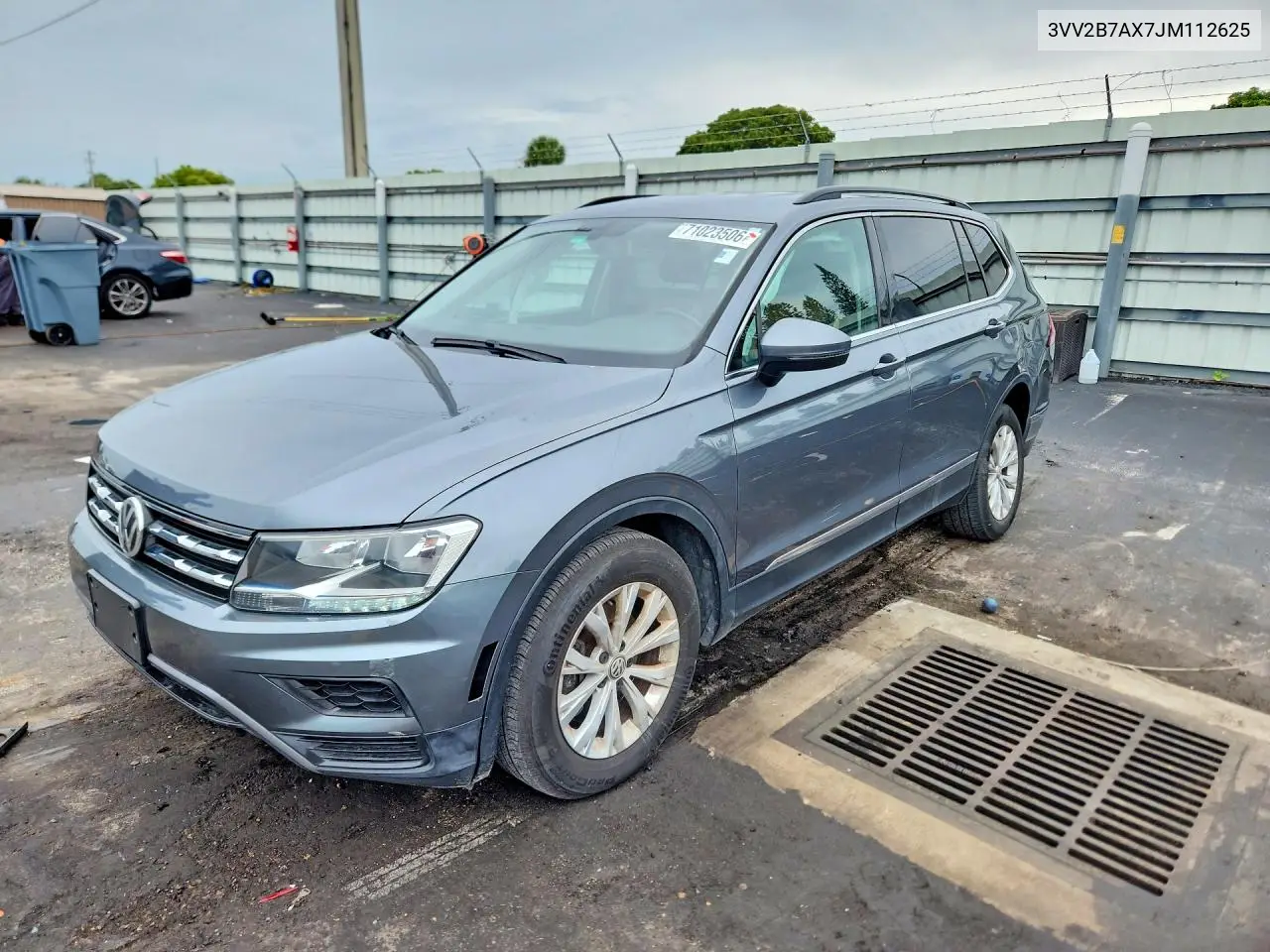 VOLKSWAGEN TIGUAN 2018, VIN 3VV2B7AX7JM112625