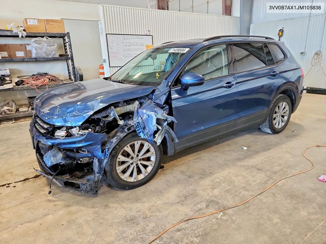 VOLKSWAGEN TIGUAN 2018, VIN 3VV0B7AX1JM105838