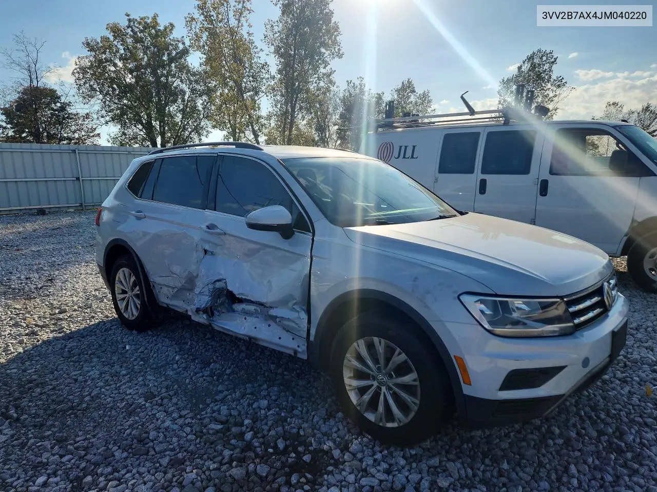2018 VOLKSWAGEN TIGUAN VIN 3VV2B7AX4JM040220 — фото 4