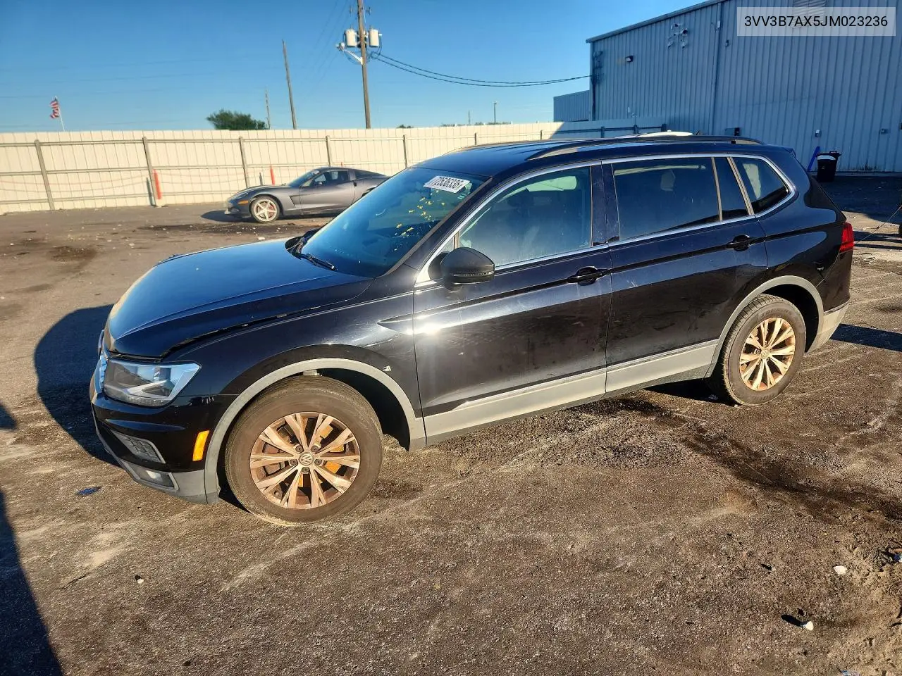 VOLKSWAGEN TIGUAN 2018, VIN 3VV3B7AX5JM023236