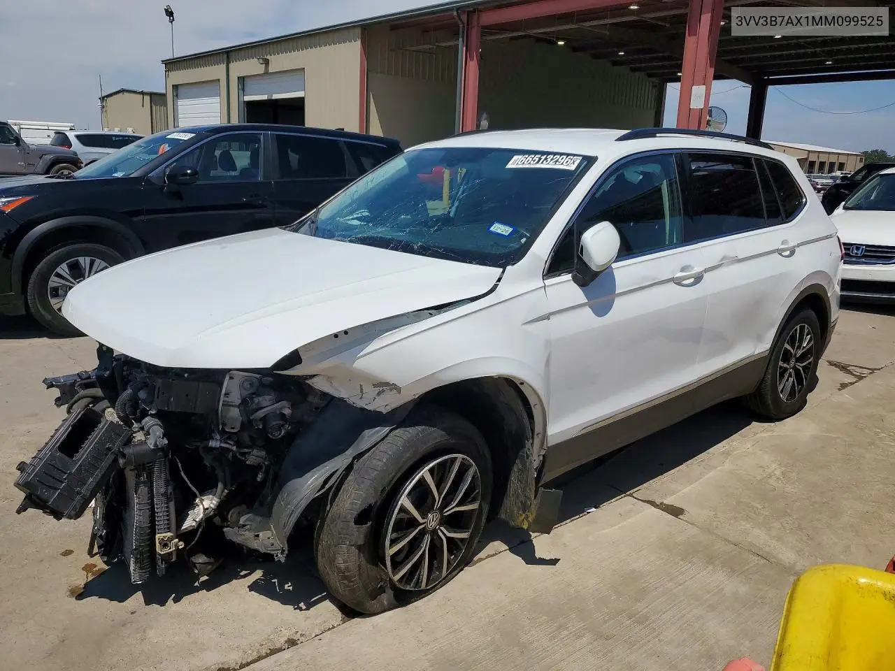 VOLKSWAGEN TIGUAN 2021, VIN 3VV3B7AX1MM099525