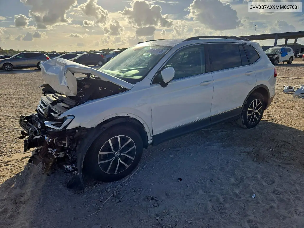 VOLKSWAGEN TIGUAN 2021, VIN 3VV3B7AX9MM067681