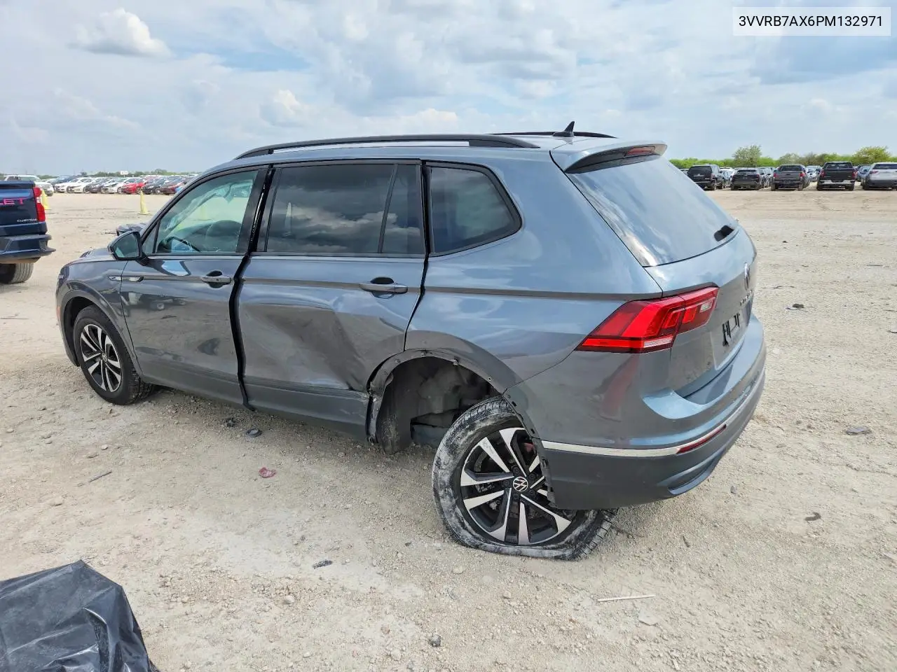 2023 VOLKSWAGEN TIGUAN VIN 3VVRB7AX6PM132971 — фото 2