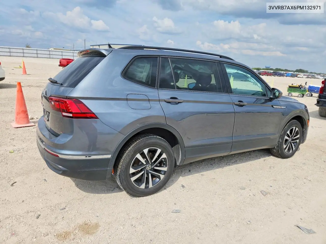 2023 VOLKSWAGEN TIGUAN VIN 3VVRB7AX6PM132971 — фото 3