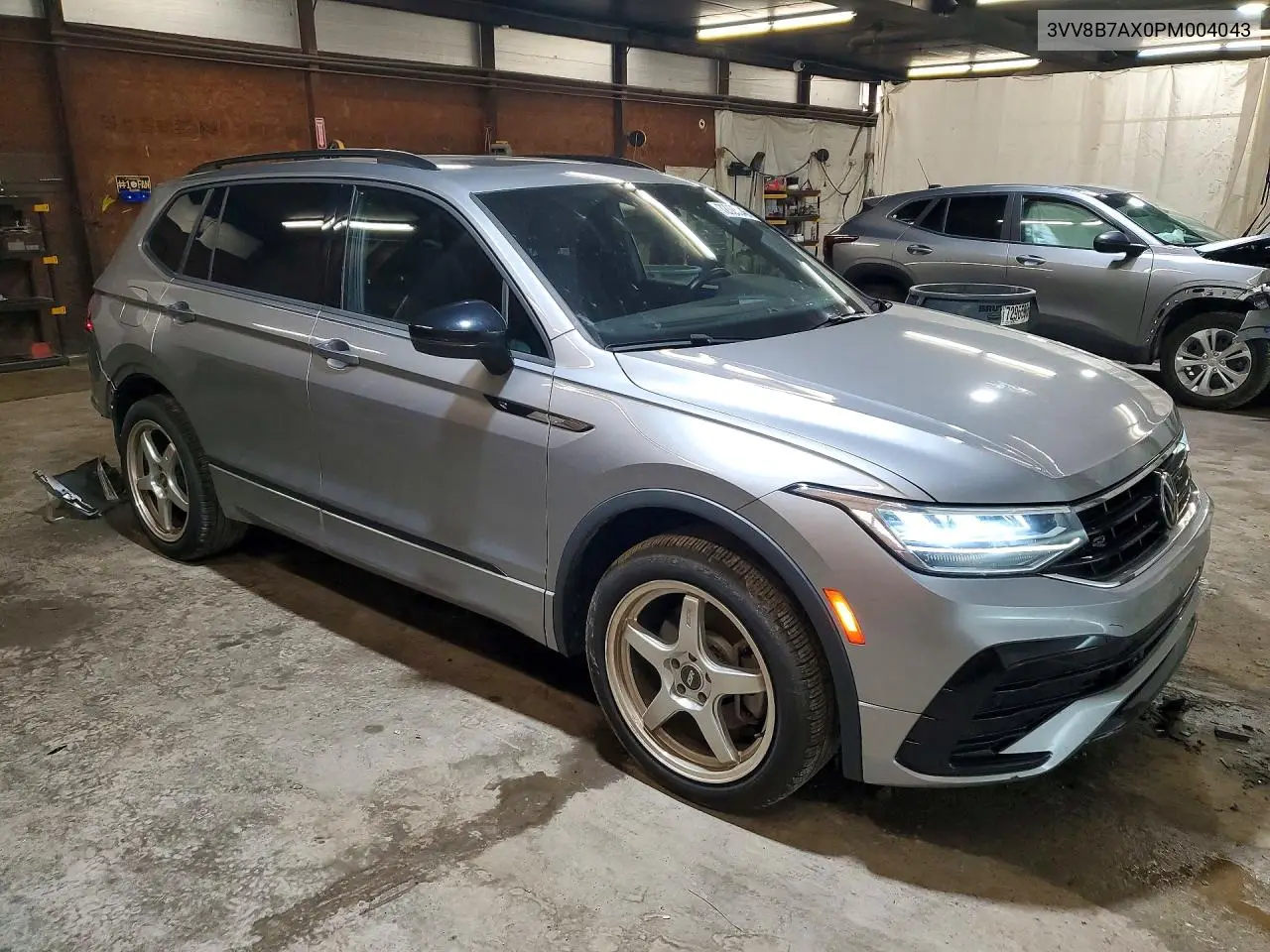 2023 VOLKSWAGEN TIGUAN VIN 3VV8B7AX0PM004043 — фото 4
