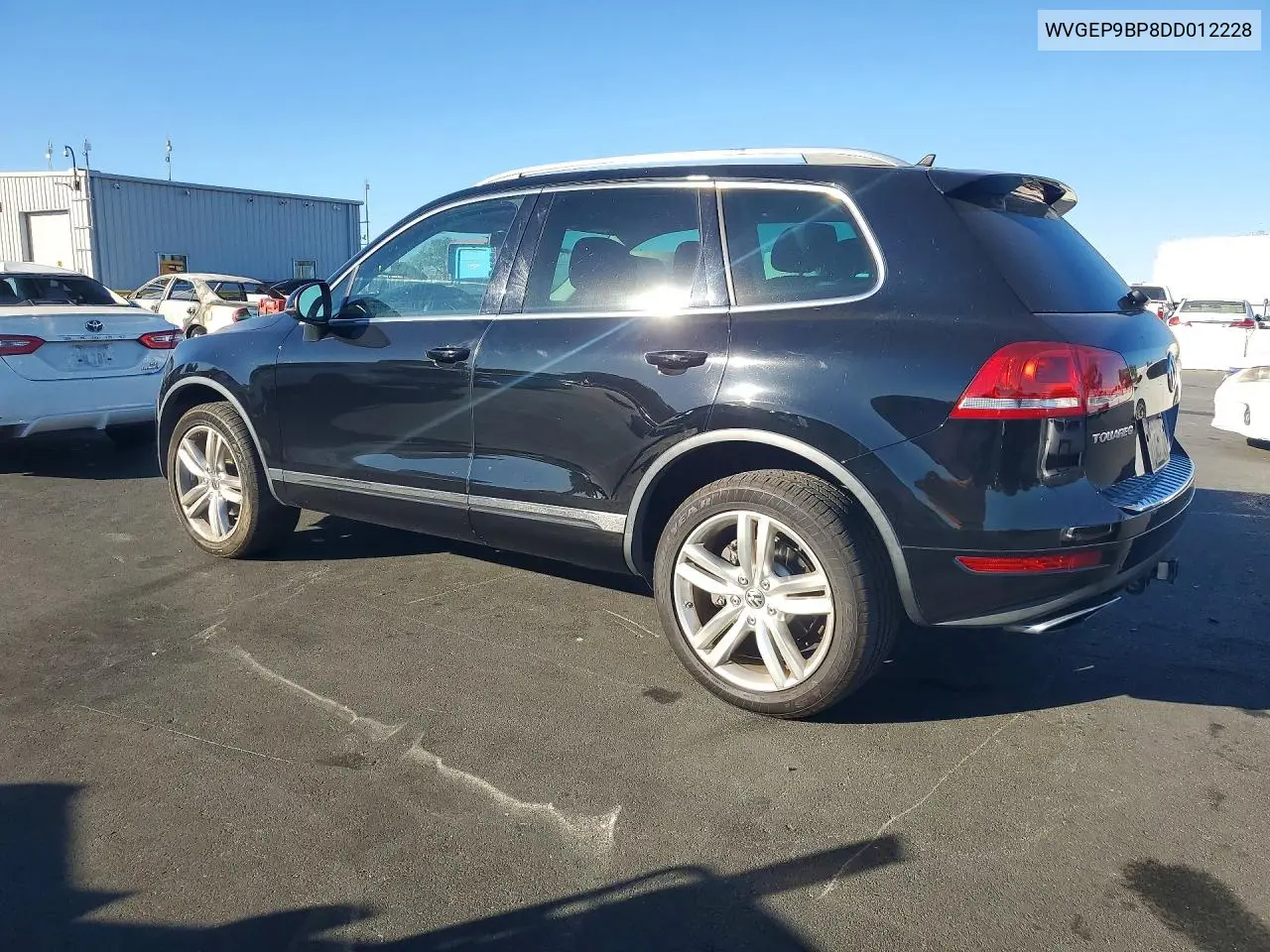 2013 VOLKSWAGEN TOUAREG VIN WVGEP9BP8DD012228 — фото 2