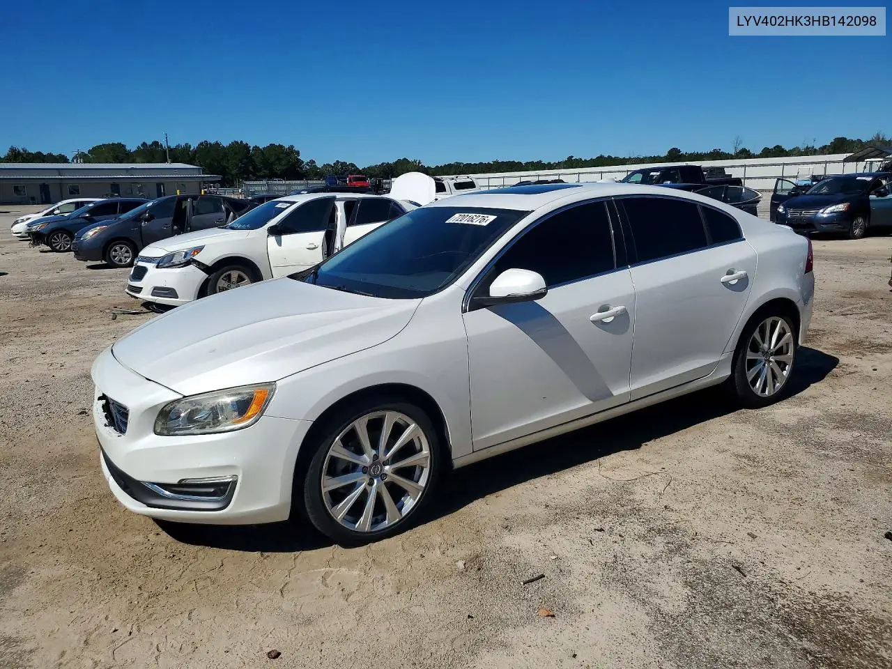 VOLVO S60 2017, VIN LYV402HK3HB142098