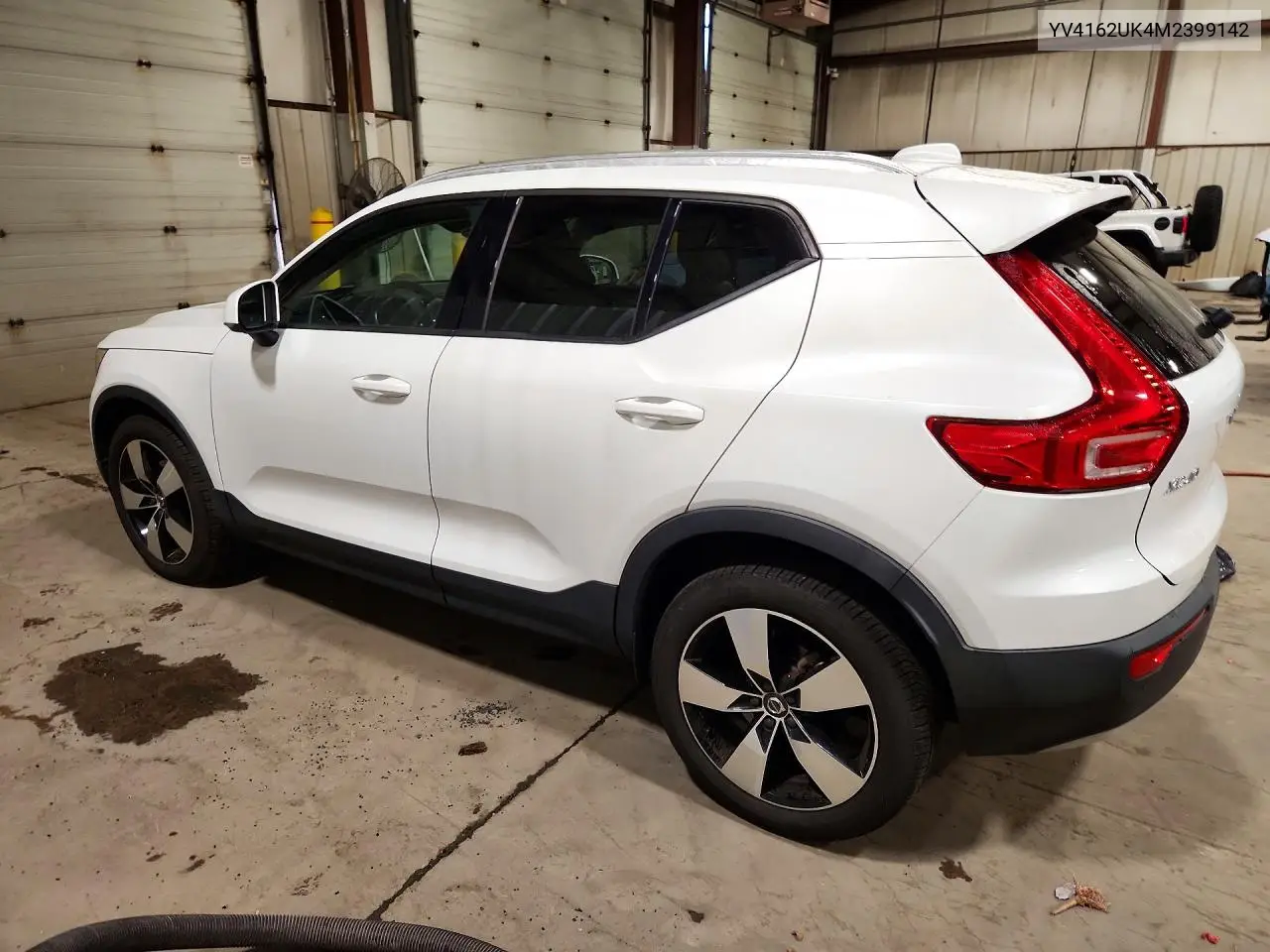 2021 VOLVO XC40 VIN YV4162UK4M2399142 — фото 2