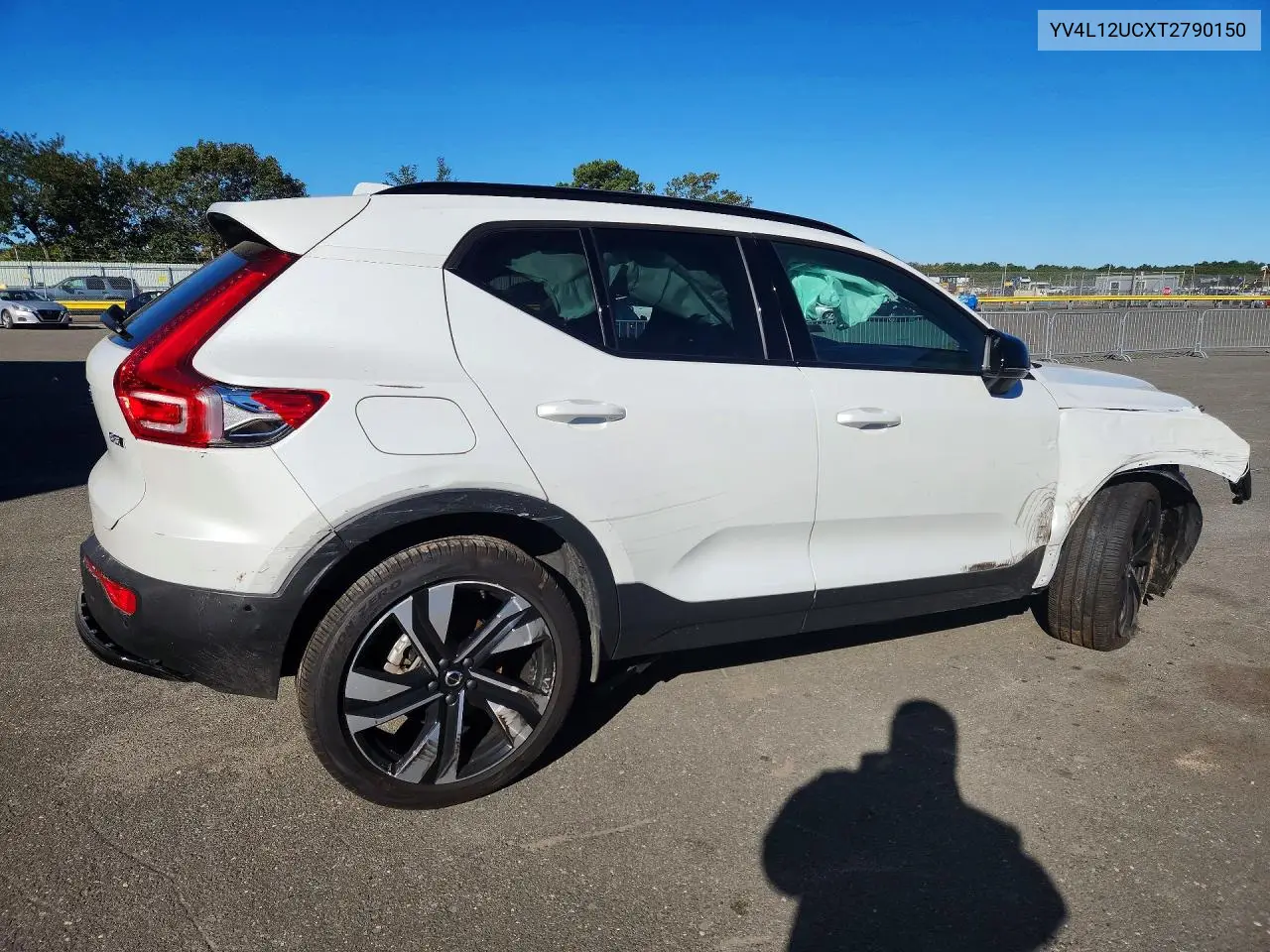 2026 VOLVO XC40 VIN YV4L12UCXT2790150 — фото 3