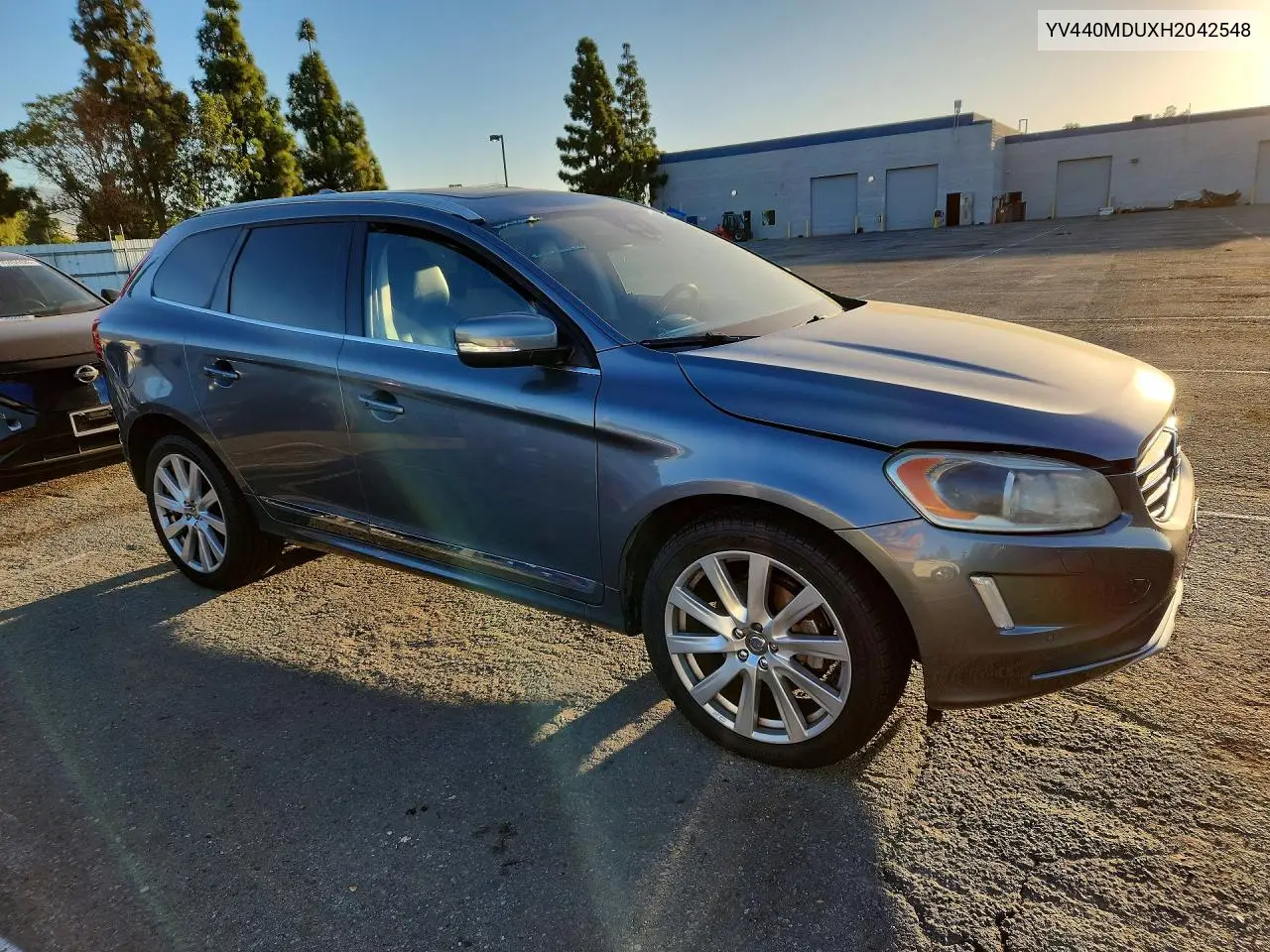 2017 VOLVO XC60 VIN YV440MDUXH2042548 — фото 4