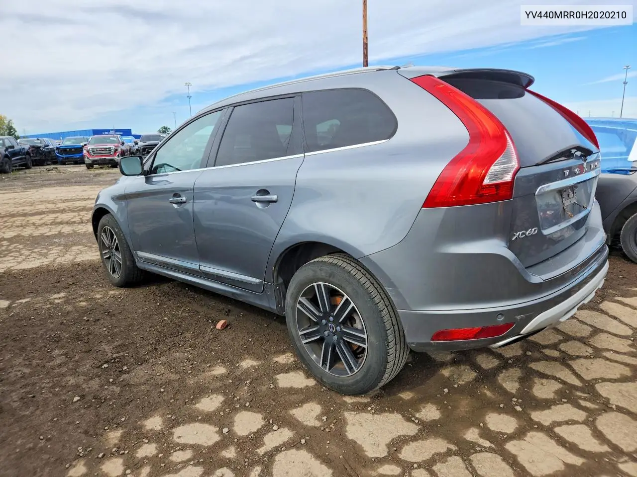 2017 VOLVO XC60 VIN YV440MRR0H2020210 — фото 2
