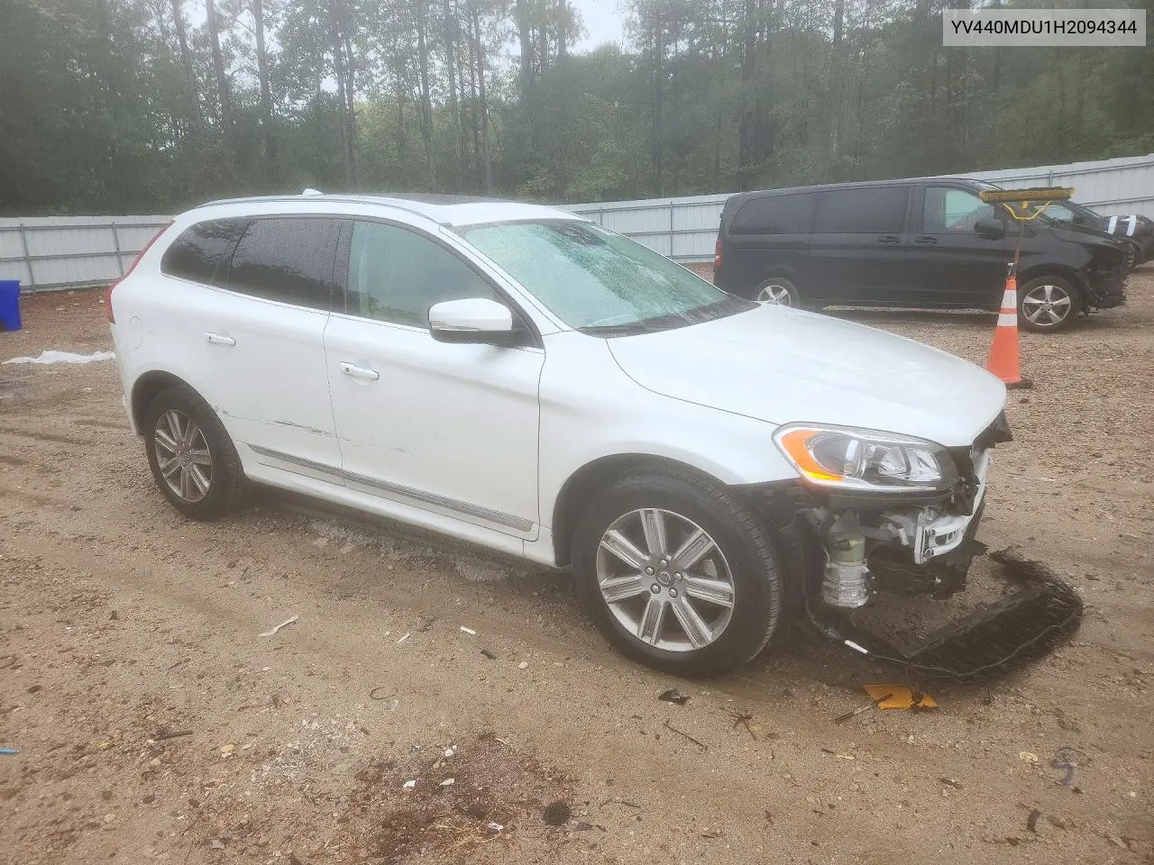 2017 VOLVO XC60 VIN YV440MDU1H2094344 — фото 4