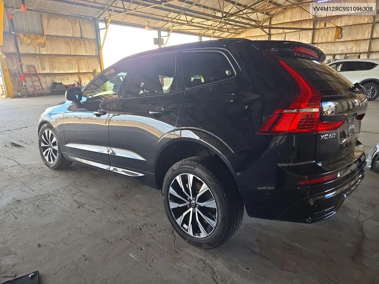 2025 VOLVO XC60 VIN YV4M12RC9S1096308 — фото 2