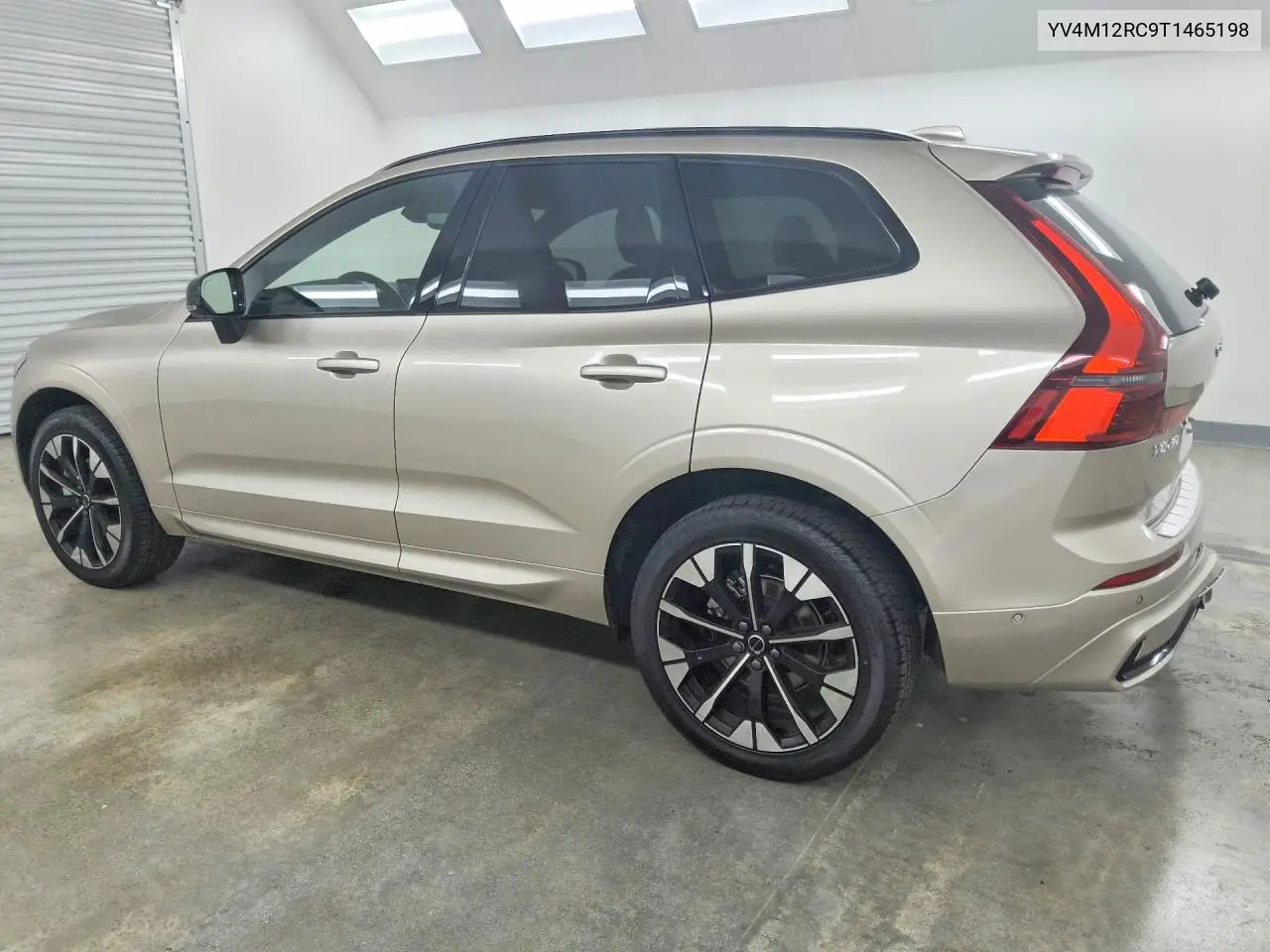 2026 VOLVO XC60 VIN YV4M12RC9T1465198 — фото 2