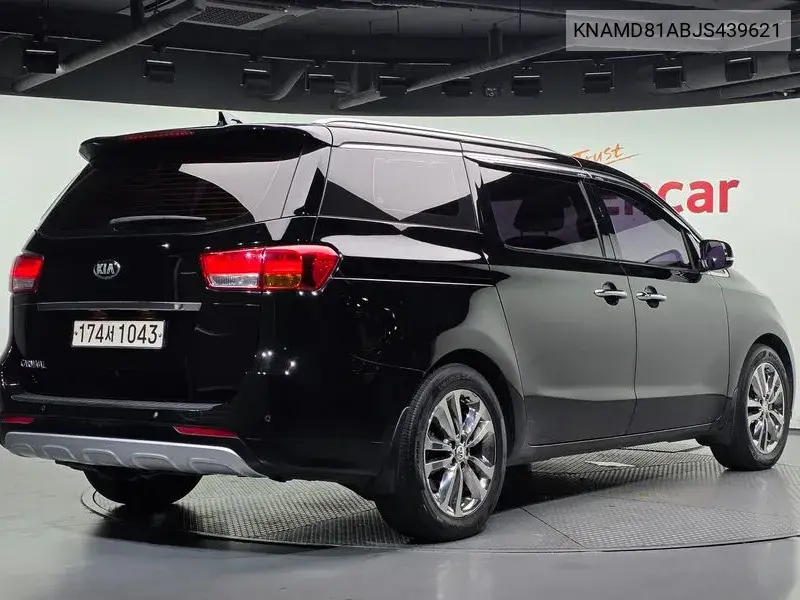2018 KIA CARNIVAL VIN KNAMD81ABJS439621 — фото 2