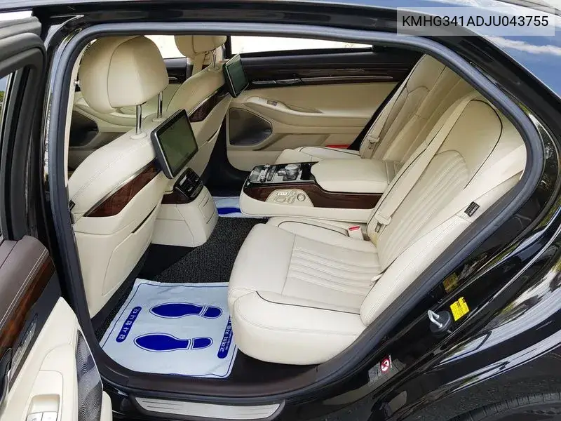 2017 GENESIS G90 VIN KMHG341ADJU043755 — фото 2