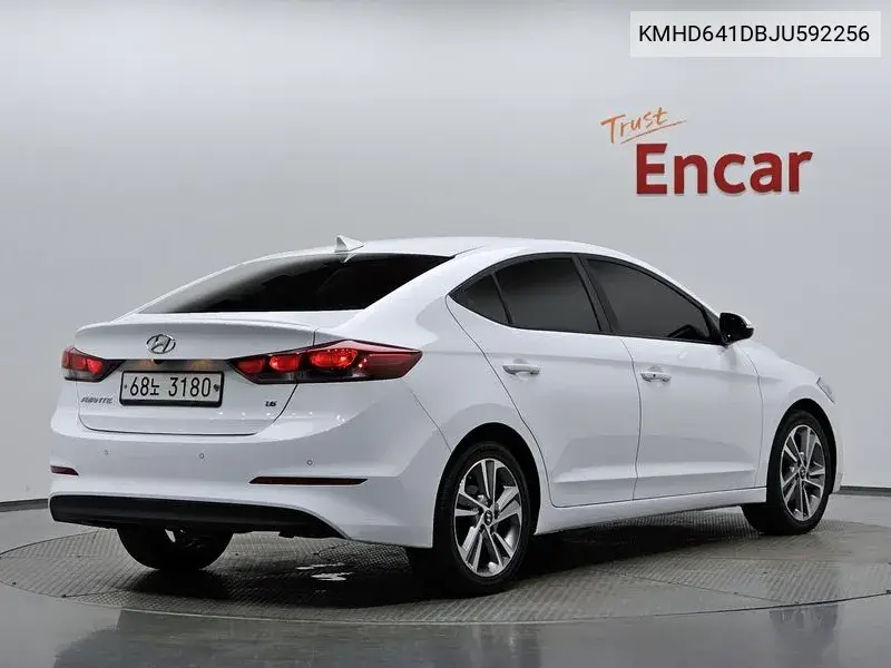 HYUNDAI N/A 2018, VIN KMHD641DBJU592256