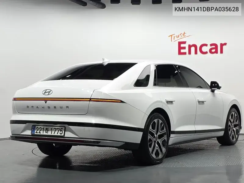 2023 HYUNDAI N/A VIN KMHN141DBPA035628 — фото 2