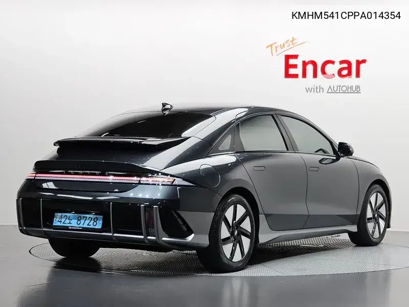 2022 HYUNDAI IONIQ 6 VIN KMHM541CPPA014354 — фото 2