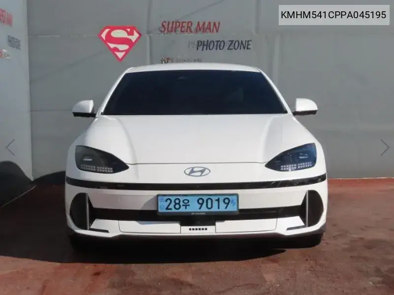2023 HYUNDAI IONIQ 6 VIN KMHM541CPPA045195 — фото 2