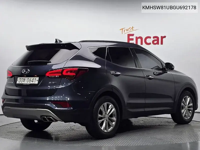 2016 HYUNDAI SANTA FE VIN KMHSW81UBGU692178 — фото 2
