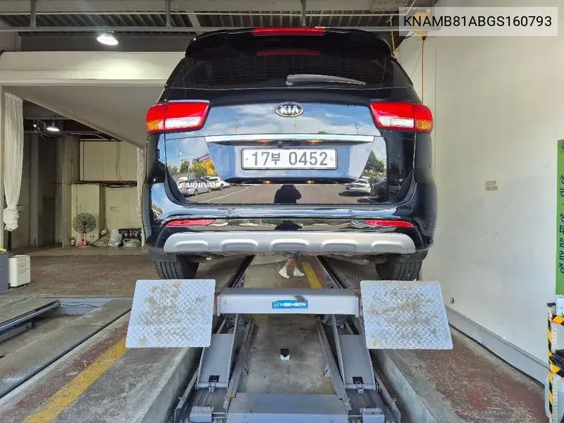 2015 KIA CARNIVAL VIN KNAMB81ABGS160793 — фото 2