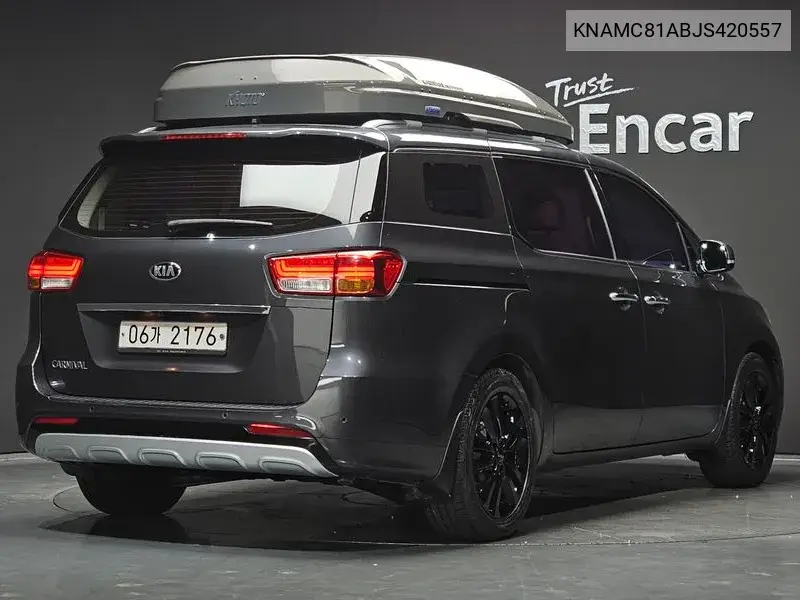2017 KIA CARNIVAL VIN KNAMC81ABJS420557 — фото 2