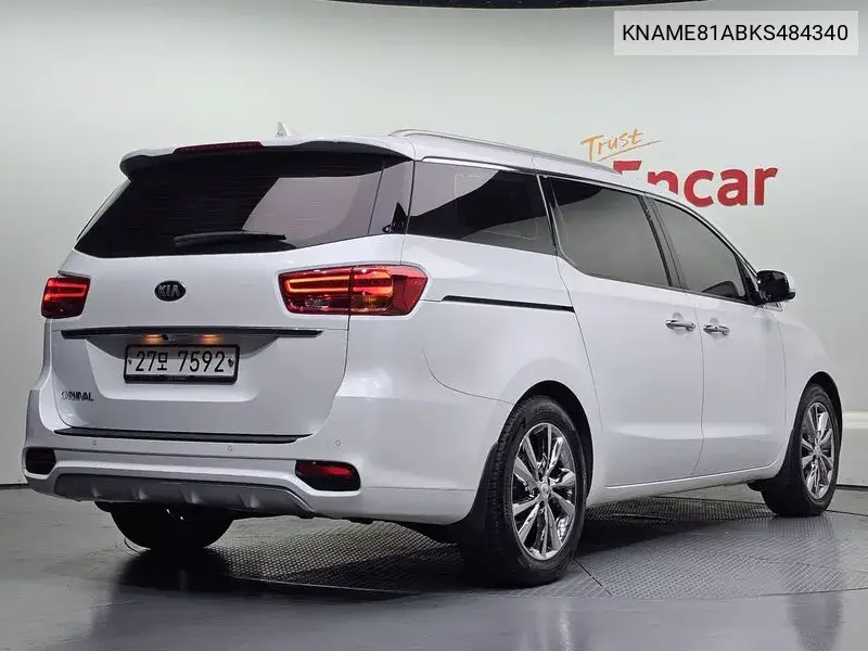 2018 KIA CARNIVAL VIN KNAME81ABKS484340 — фото 2