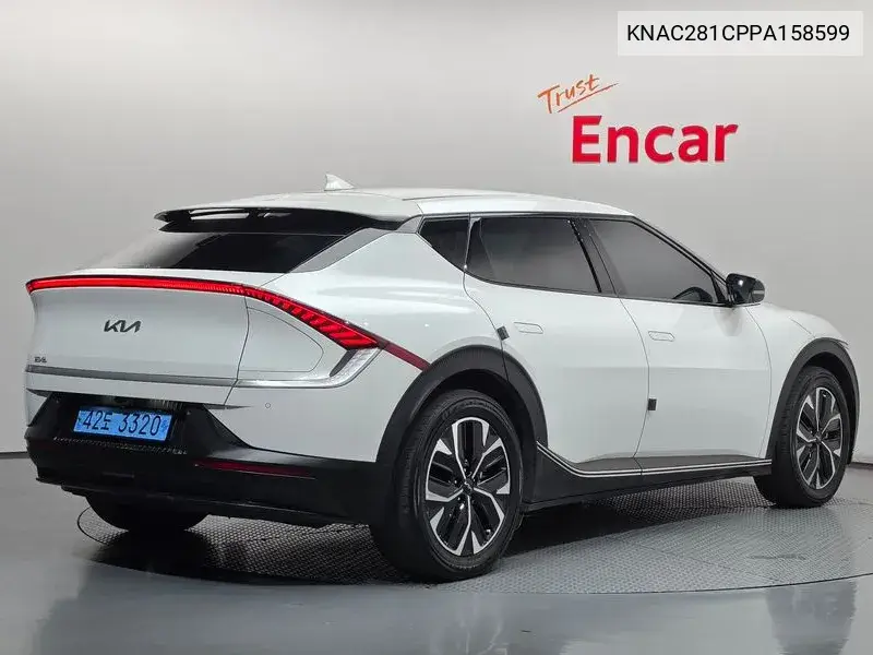 2023 KIA EV6 VIN KNAC281CPPA158599 — фото 2