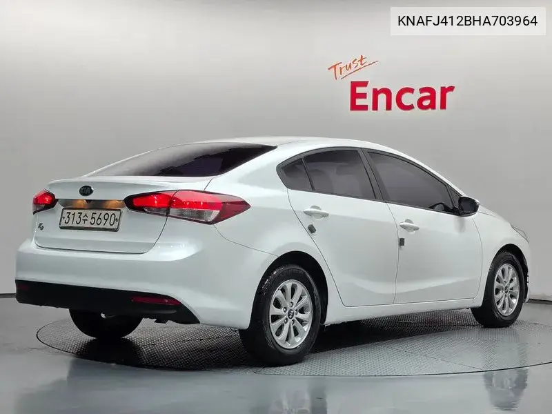 2017 KIA K3 VIN KNAFJ412BHA703964 — фото 2