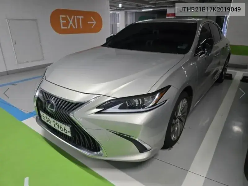 2018 LEXUS ES VIN JTHB21B17K2019049 — фото 2