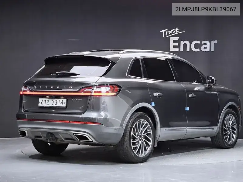 2019 LINCOLN NAUTILUS VIN 2LMPJ8LP9KBL39067 — фото 2