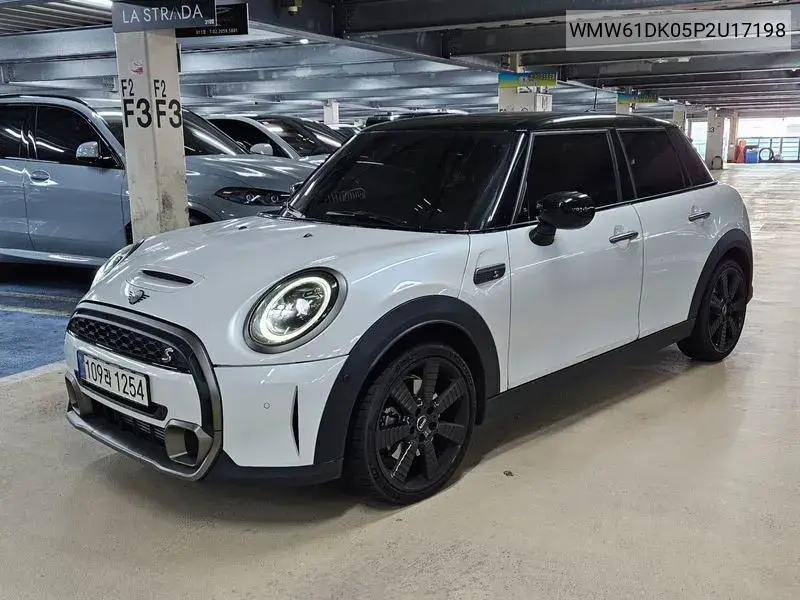 MINI N/A 2023, VIN WMW61DK05P2U17198