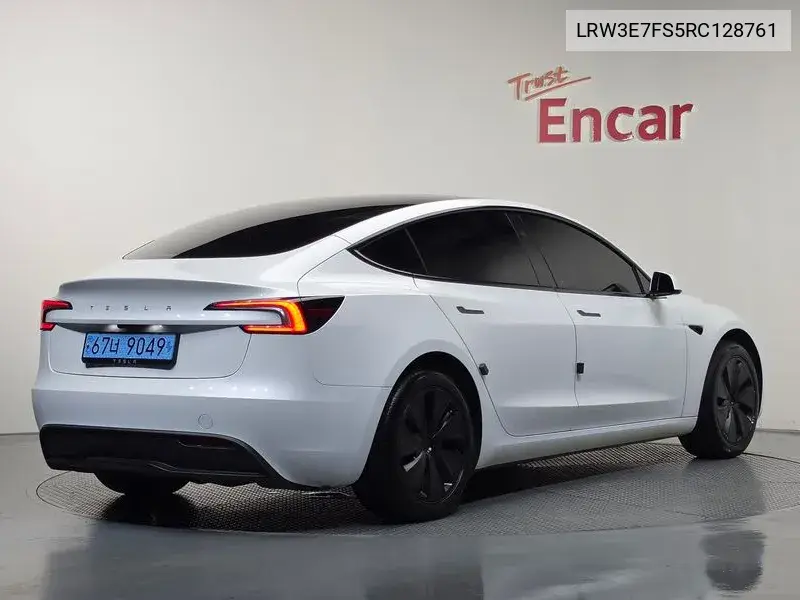 TESLA MODEL 3 2024, VIN LRW3E7FS5RC128761